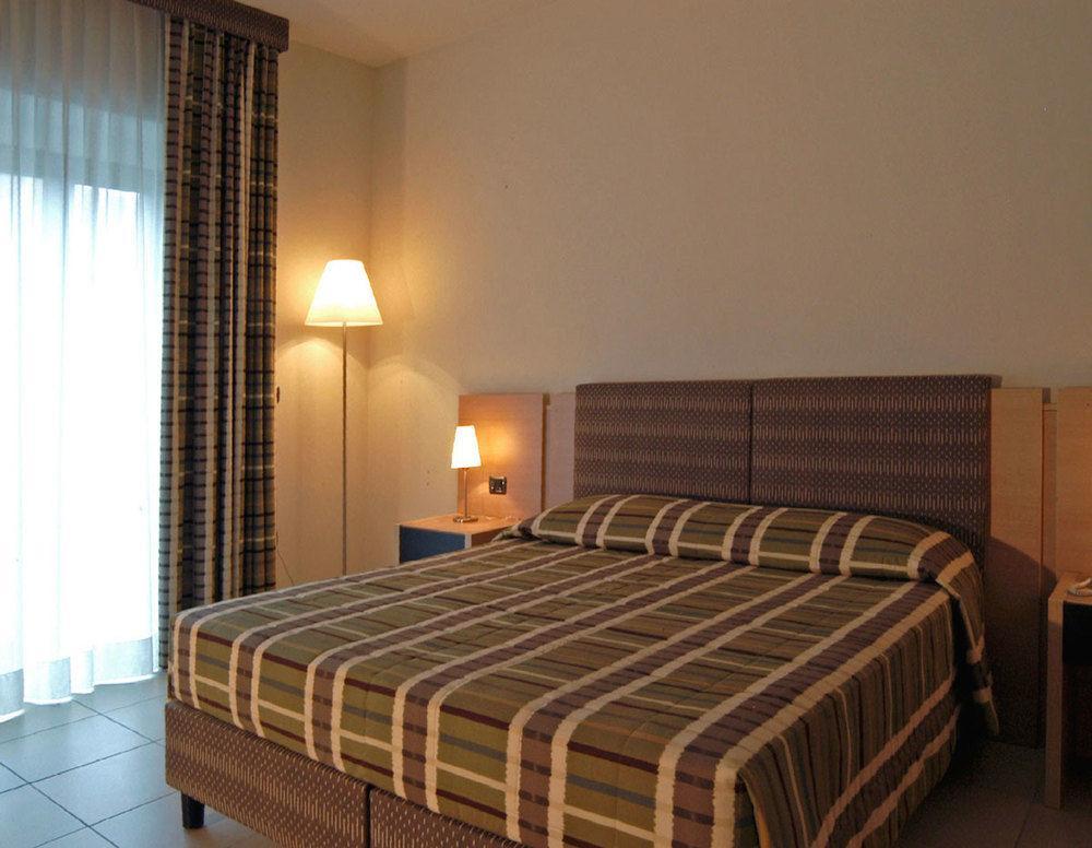 Hotel Santo Stefano П'єве-Санто-Стефано Екстер'єр фото
