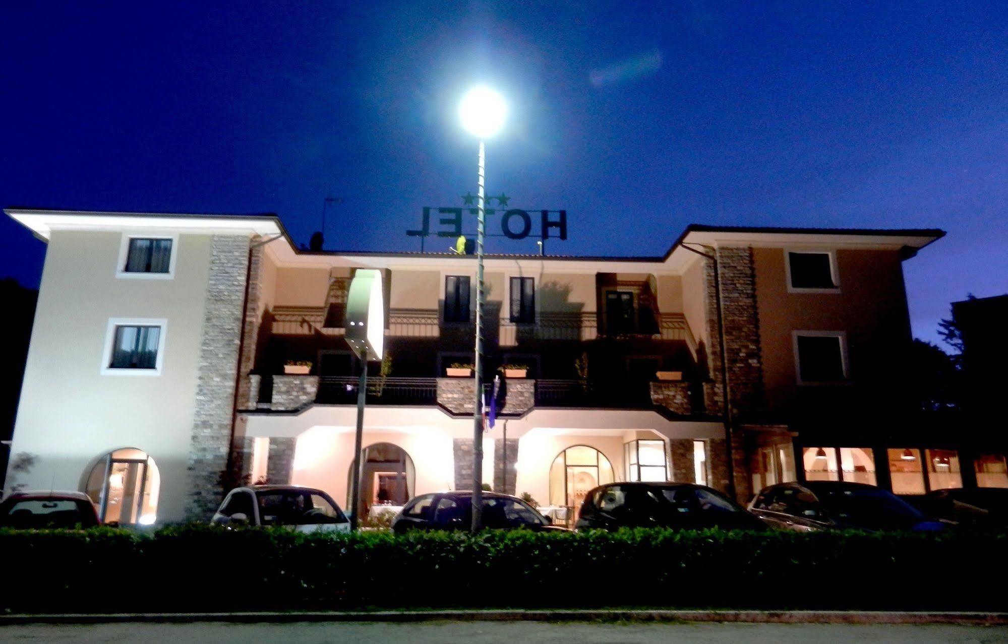 Hotel Santo Stefano П'єве-Санто-Стефано Екстер'єр фото